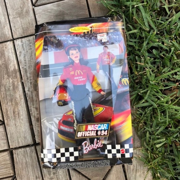 Barbie Collectors Edition Nascar Official #94 - Picture 6 of 6